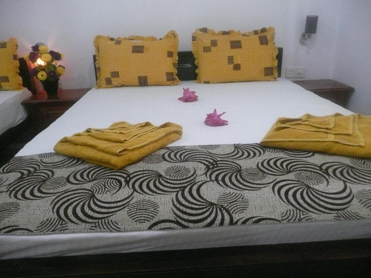 Hotel Nimjaya 达瓦拉维 外观 照片
