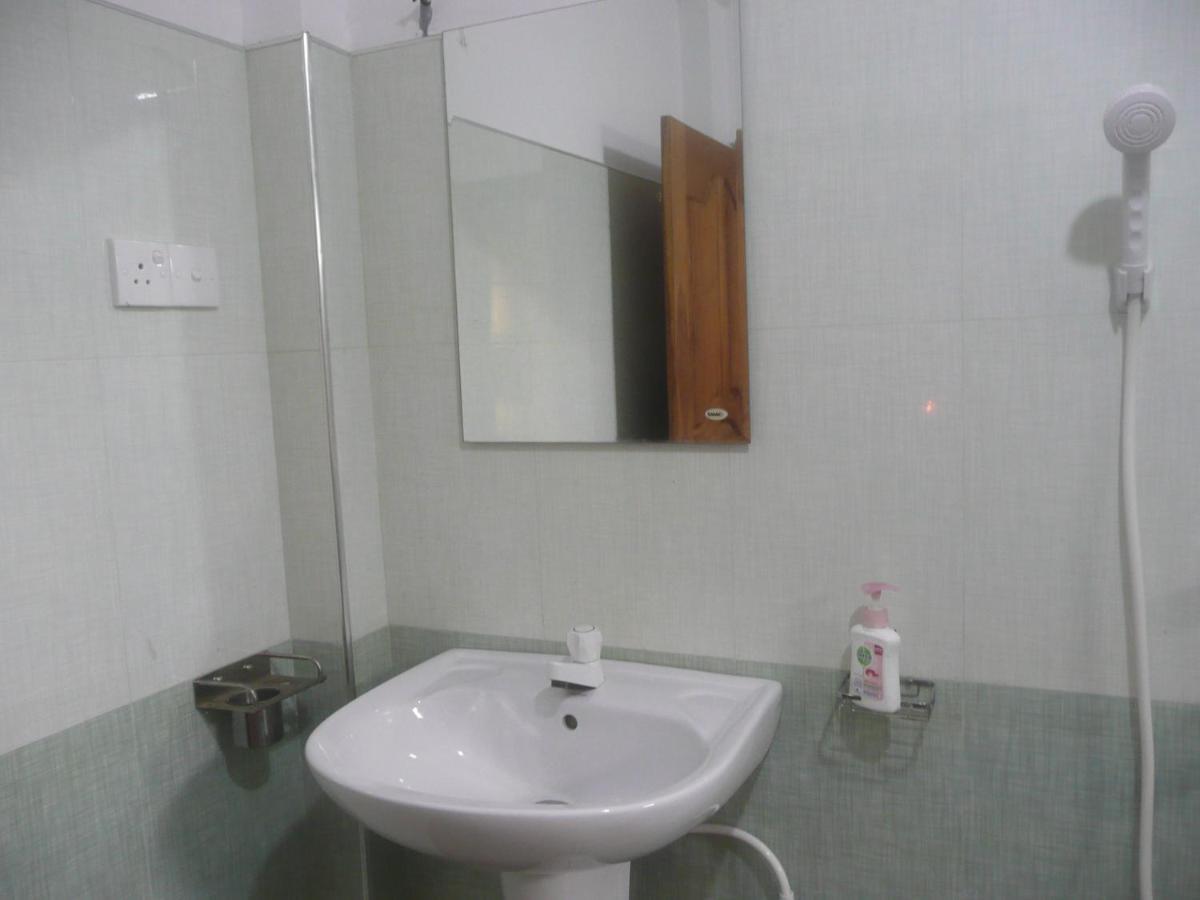 Hotel Nimjaya 达瓦拉维 外观 照片