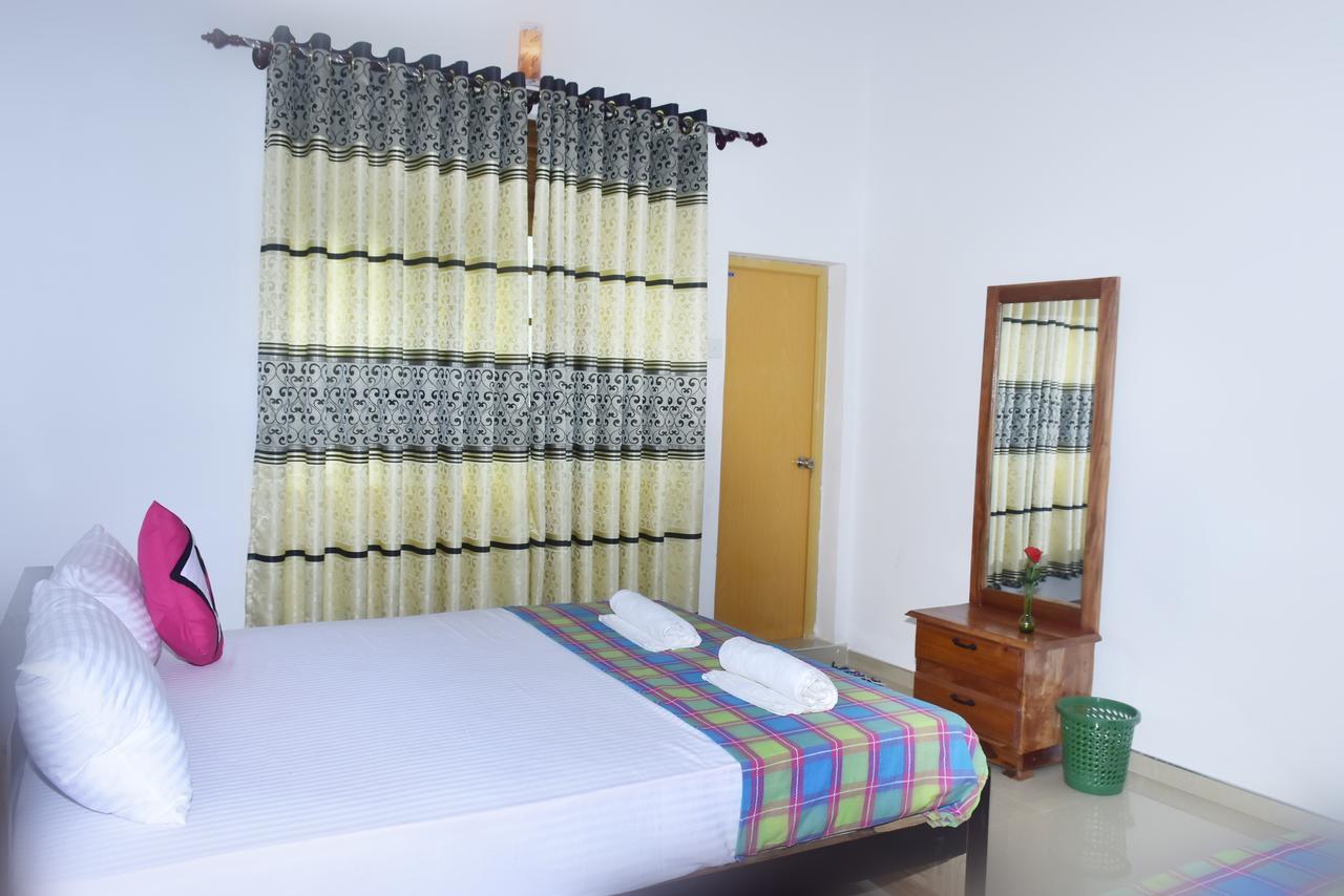 Hotel Nimjaya 达瓦拉维 外观 照片