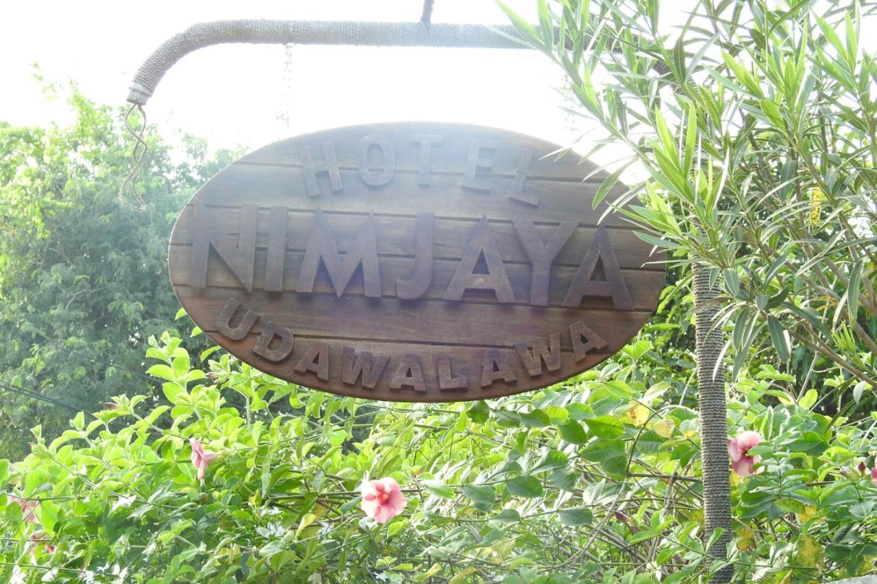 Hotel Nimjaya 达瓦拉维 外观 照片